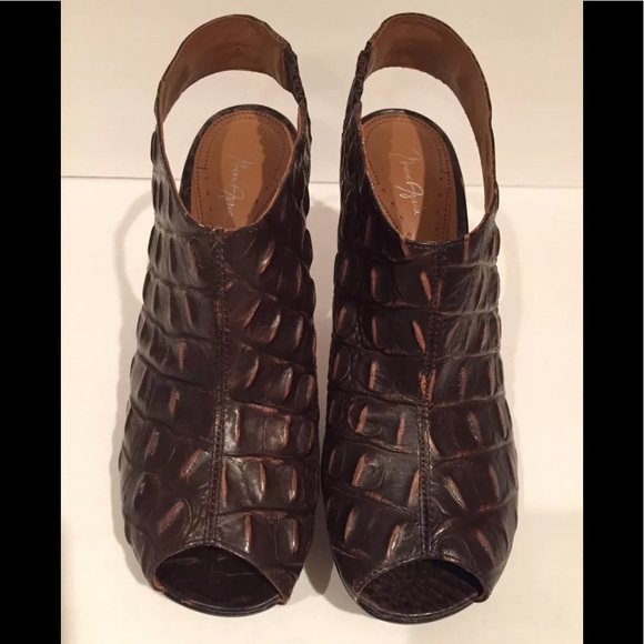 MaxAzria crocodile embossed slingback sandals 37.5 - Picture 6 of 11